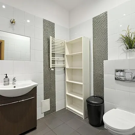 Urban Nest Krakowska 10 *